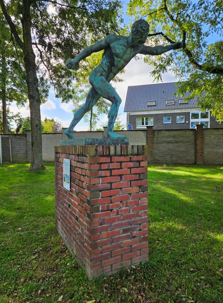 123235